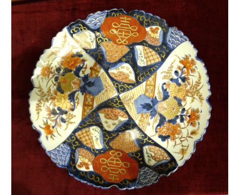 A Chinese Imari ceramic wall plaque with typical decoration, 32.5cm diameter. 