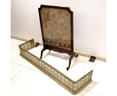 Mahogany framed tapestry firescreen with carved cabriole legs terminating with scroll feet - 80cm high x 51cm wide ~ no obvio