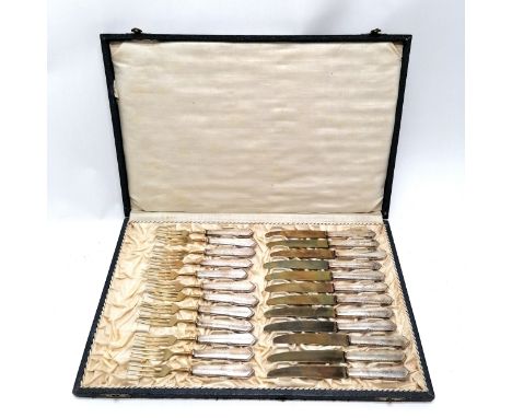 Continental 800 silver handled fruit knife / fork set - box 39cm x 25cm 