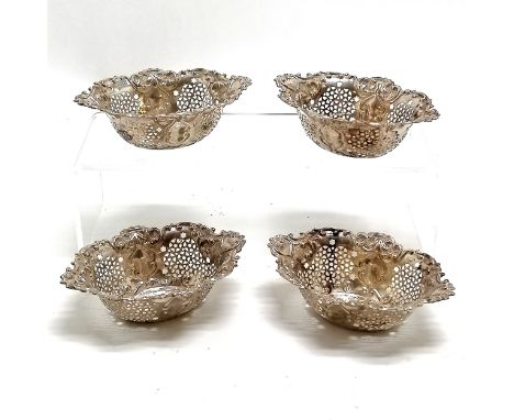 1903 silver set of 4 x pierced boat shaped bon bon dishes by Williams (Birmingham) Ltd - 10cm across &amp; total 111g ~ all 4