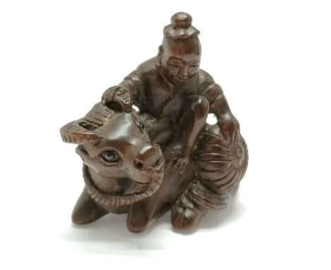 Carved wooden netsuke of a man and a water buffalo 4.5cm high 