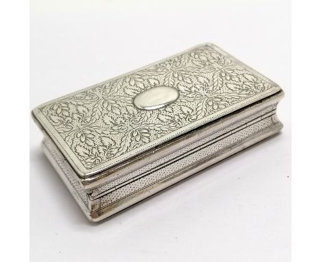 1808 silver snuff box with engraved leaf decoration and gilded interior by William Pugh 7.5cm x 4cm x 1.8cm &amp; 81g and lid