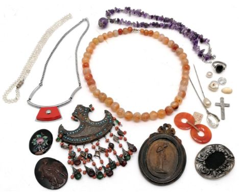 Qty of jewellery inc cornelian &amp; amethyst beads, antique Eastern coral / turquoise set decoration t/w horn moulded panel 