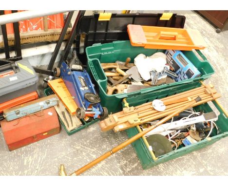 Various tools, tool chest, tool boxes, bits, jack, other tools, horse head walking stick, other accessories, etc. (a quantity