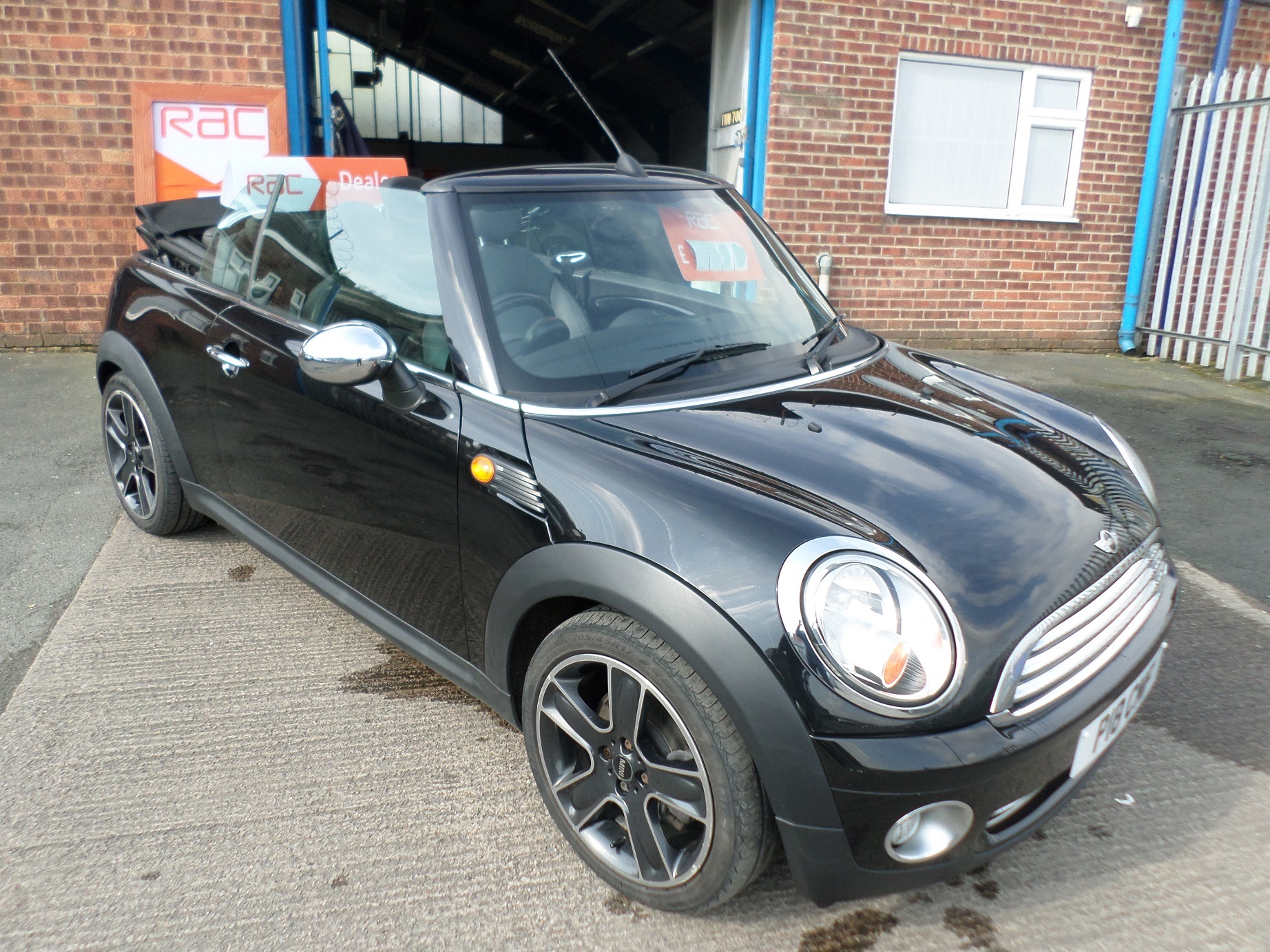 AC 2009/59 REG MINI COOPER BLACK PETROL CONVERTIBLE, SHOWING 2 FORMER