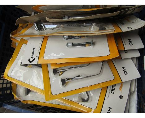 A quantity of packaged HO gauge trackside lighting 