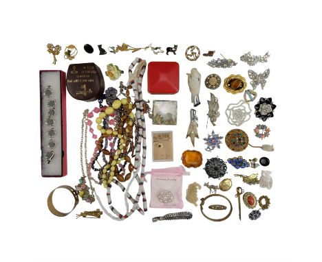 A quantity of vintage and later costume jewellery, including mother-of-pearl and horn brooches, leather stud box, etc