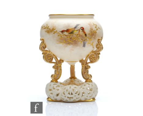 A late 19th Century Graingers Worcester pedestal bowl, the bowl decorated with hand painted goldfinches perched on branches, 
