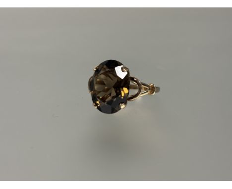 A 9ct gold oval faceted cairngorm ring O 4g&nbsp;