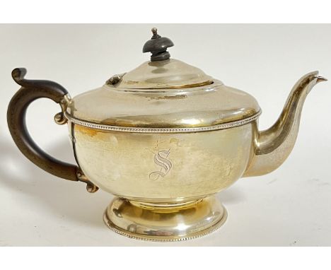 An Edwardian (Edward VII, 1902), Birmingham hallmarked silver teapot with ebony knop and handle, mark of Henry Clifford Davis