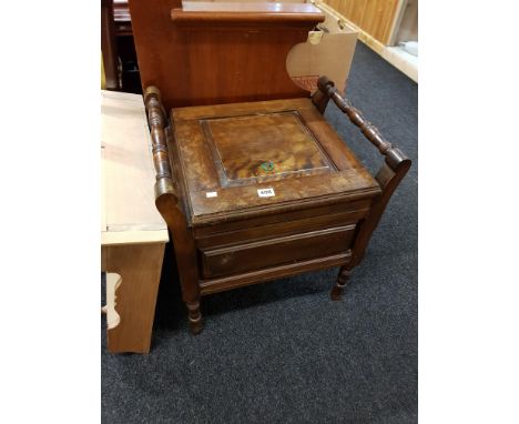 COMMODE