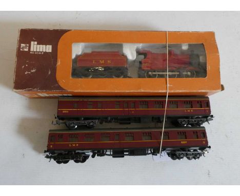Lima H0 scale 4F locomotive and two LMS coaches, good (Est. plus 24% premium inc. VAT)