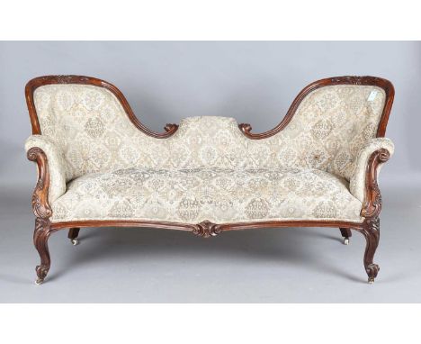 A Victorian rosewood showframe settee with carved cabriole legs, height 90cm, width 190cm, depth 98cm.