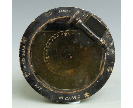 Royal Air Force WWII air crew hand-held compass, no 258390, type 06A, Air Ministry mark