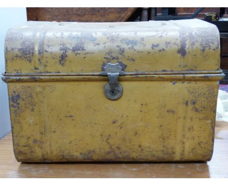 Vintage metal trunk. W58 x D39 x H42cm