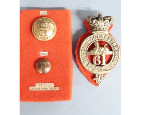 British Army South Gloucestershire 61st Regiment of Foot, Glengarry badge, together with two buttons