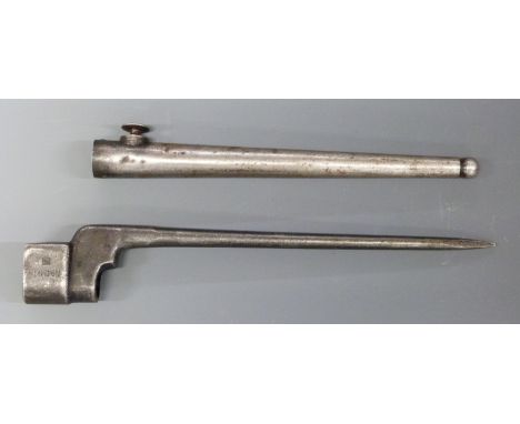 British No.4 Mk. II socket bayonet with 20cm blade and metal scabbard.&nbsp;