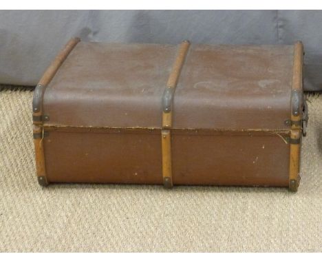 Ash-bound steamer trunk. W75 x D52 x H30cm