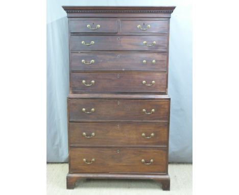 Georgian mahogany chest on chest with two over six graduated drawers and dentil cornice raised on bracket feet. W112 x D58 x 