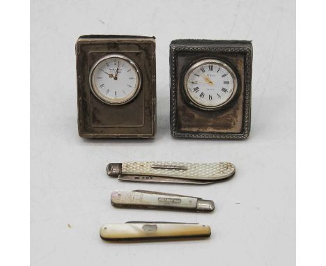 An Elizabeth II silver clad  desk clock, Sheffield 1995, together with another and three mother of pearl handled fruit knives