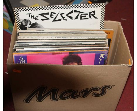 A box of vintage vinyl 12" records and 7" singles, to include Fleetwood Mac Rumours and Stevie Wonder's Greatest Hits vol II