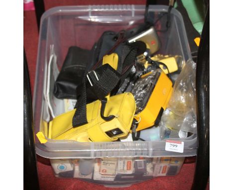 A box of cameras and related items, to include a Minolta Weathermatic waterproof camera