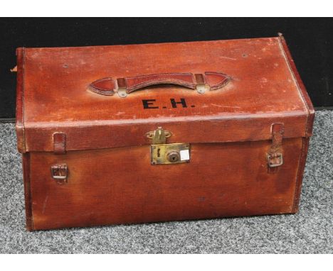 A small Vintage leather travelling trunk, brass clasp and lockplate, 56cm wide, c.1925