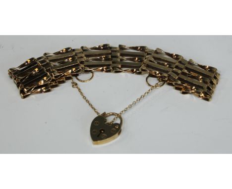A 9ct gold gate link bracelet, heart shaped clasp, 10.8g