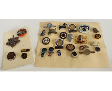 A collection of enamel badges, etc (26)