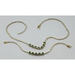 1 Set: Armband und Collier GG/WG je 14ct. je wohl mit ovalen Smargden,