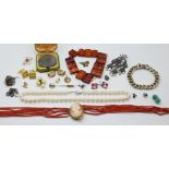 1 Set: Kropfkette mit Ohrsteckerclips je mit Gemme je GG 14ct.,