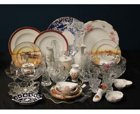 Ceramics and Glassware - a quantity of glass to include decanter, bowls; etc; a Royal Crown Derby Posies pin tray; others sim