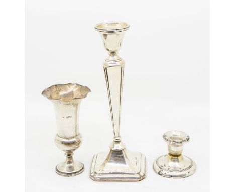 A collection of early 20th Century silver to include: An Edwardian silver urn shaped vase, flared rim, hallmarked by William 