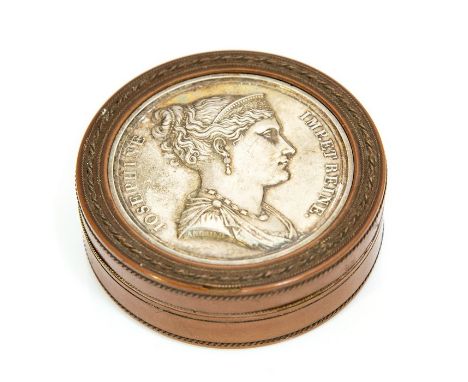 A 19th century snuff box, set with a silvered portrait of Empress Josephine, approx 7.5cm diam