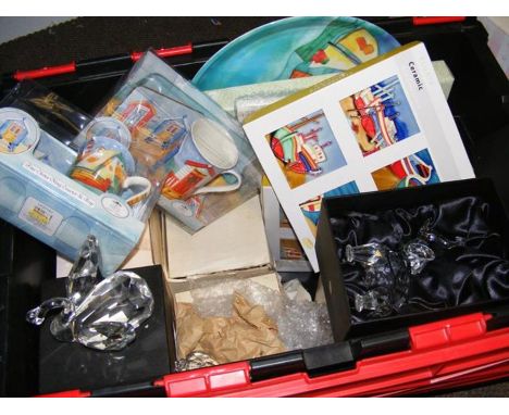 A sundry lot of oddments including ceramic piggy bank
