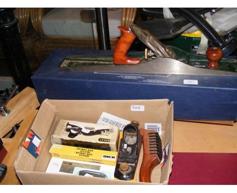 A Clifton No.7 Jointer Bench Plane in box, together with assorted wood planes CONDITION REPORTWe have attached a number of ad