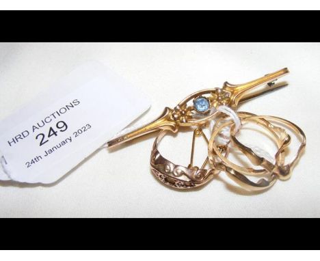 A 9ct ring, 9ct brooch etc.