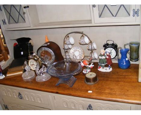 A sundry lot of collectables, including mantel clock and wall barometer 