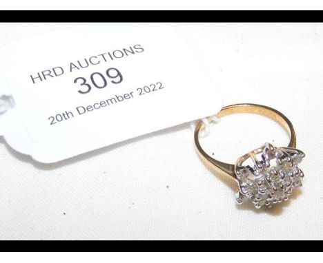 A diamond cluster ring