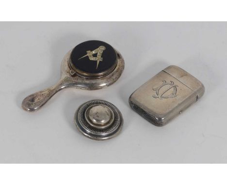 A silver vesta case, together with a white metal brooch, and silver plated masonic powder compact, the vesta and brooch 0.9oz