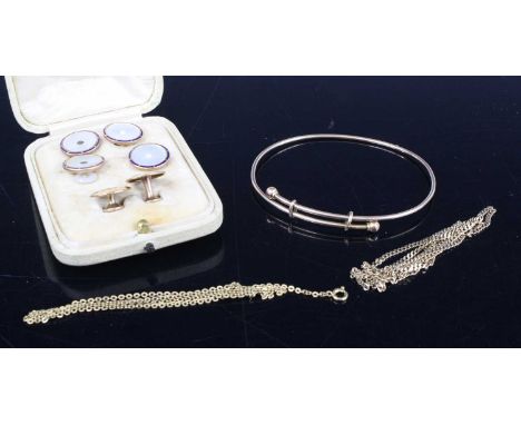Mixed lot to include two 9ct gold finelink neck chains, a yellow metal bangle (unmarked but tests as 9ct gold), a pair of 9ct