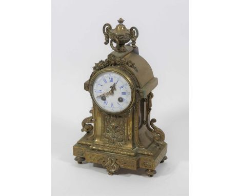 A 20th century brass mantel clock, the enamelled dial showing Roman numerals, having eight-day movement, h.33cm