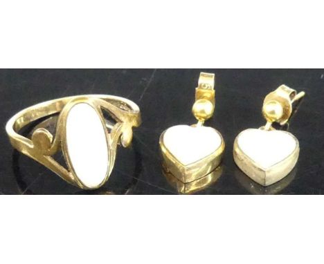 A 9ct gold and cabochon opal set dress ring, size M; together with a matching pair of heart shaped ear pendants on post fitti