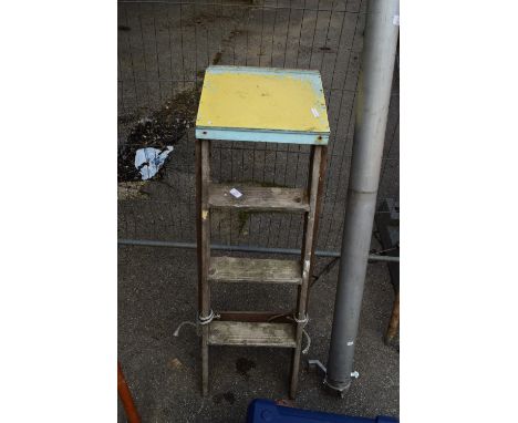 THREE-RUNG WOODEN STEP LADDER