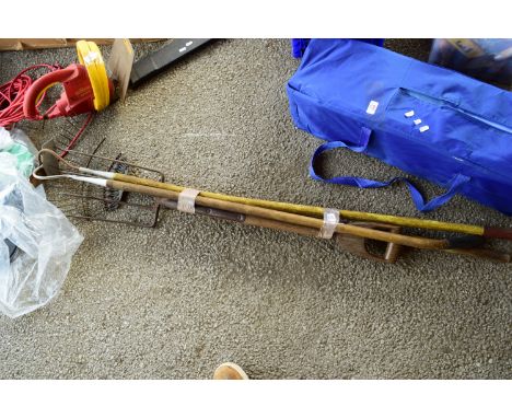 QTY OF GARDEN TOOLS TO INCLUDE HOES, RAKES AND FORKS