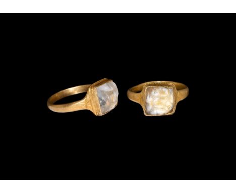 17th-18th century AD. A gold finger ring comprising a shallow D-section hoop, flared shoulders each with '*' motif, tiered sq