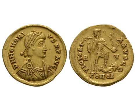 408-423 AD. Ravenna mint. Obv: D N HONORIVS P F AVG legend with diademed, draped and cuirassed bust right. Rev: VICTORIA AVGG