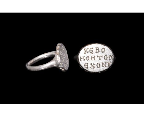 18th century AD. A round-section silver hoop with slight point to the underside, integral bezel with ribbed underside, scallo