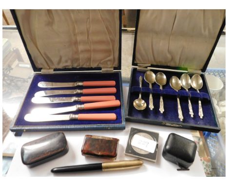 CASED SET OF BUTTER KNIVES, A FURTHER SET OF APOSTLE TYPE TEA SPOONS, SNUFF BOX, A FURTHER CROWN, VINTAGE FOUNTAIN PEN ETC 