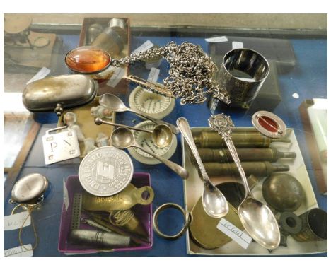 BAG CONTAINING MIXED SILVER ITEMS TO INCLUDE SPOONS, CHAINS, A FURTHER AMBER PENDANT, SILVER NAPKIN RING AND A SILVER PLATED 